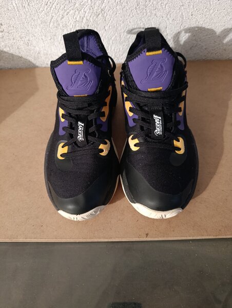 Adidasi NR 37 ( nu trimit prin curier sau posta